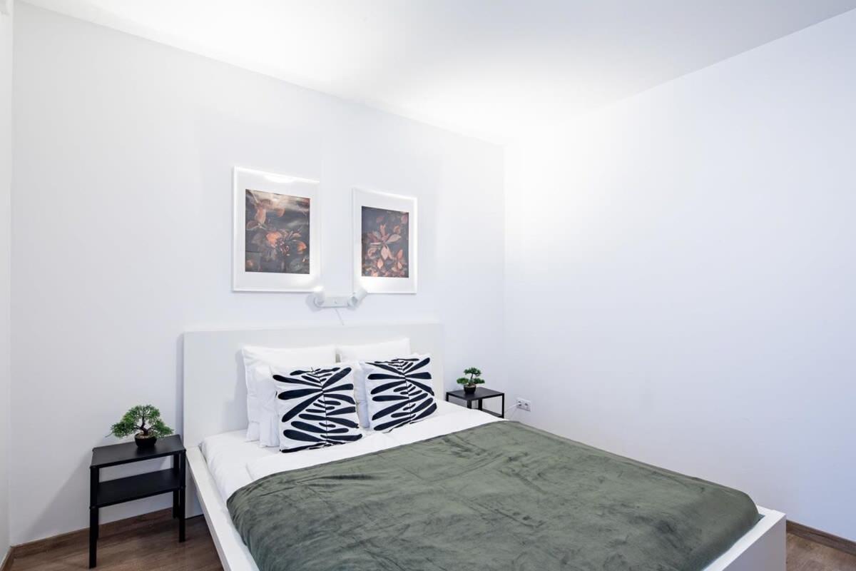 Central - Green Terrace - Modern Apartment Budapest Bagian luar foto