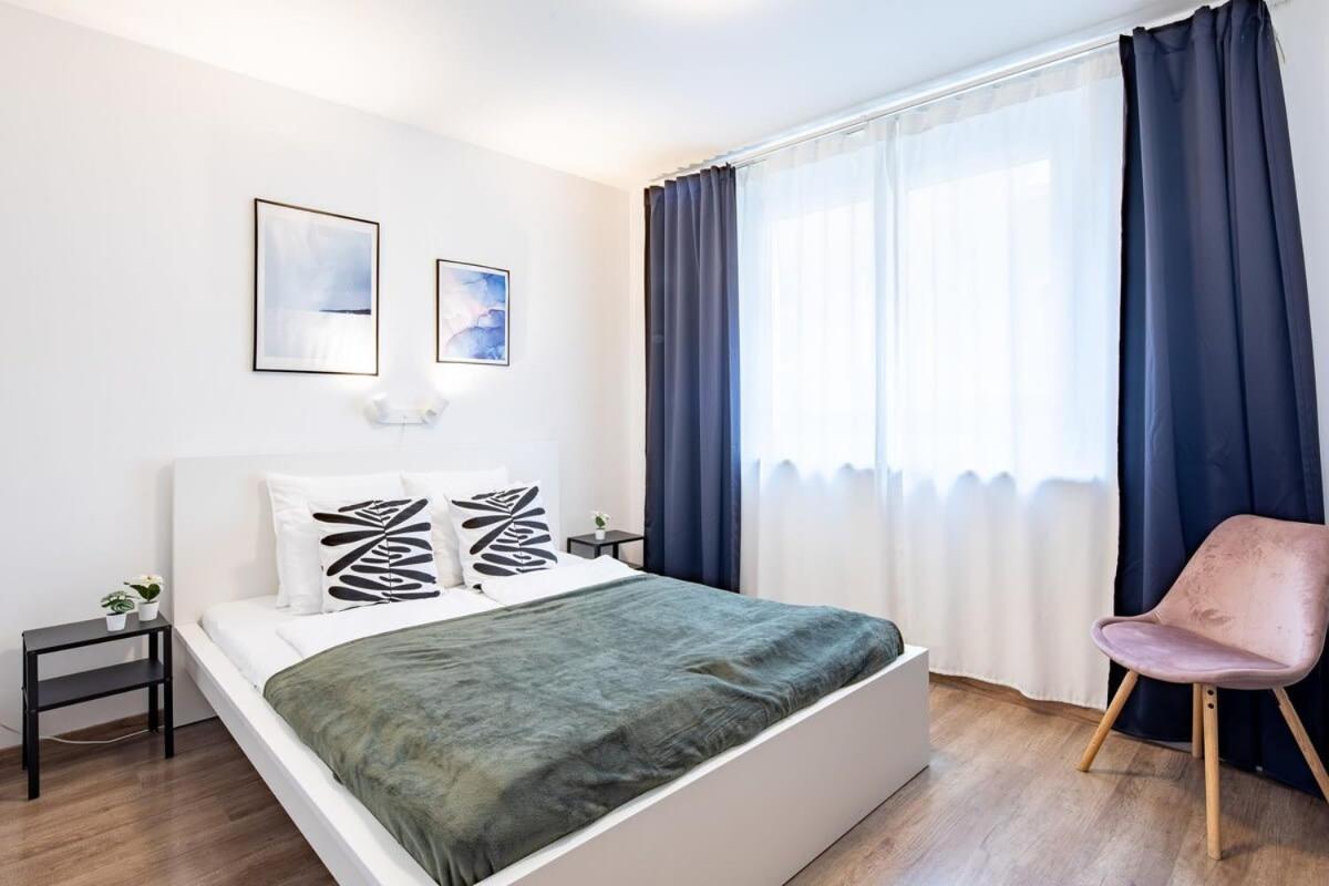 Central - Green Terrace - Modern Apartment Budapest Bagian luar foto